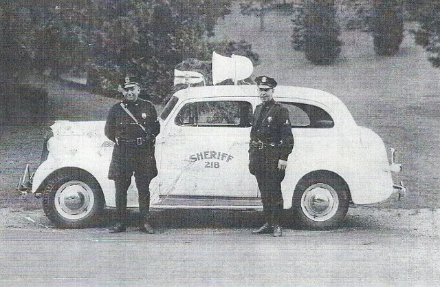 sheriffs_with_car_218.jpg